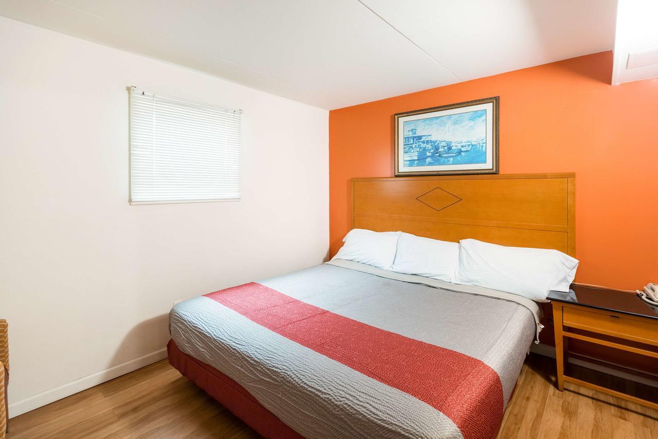 Flamingo Hotel 2*